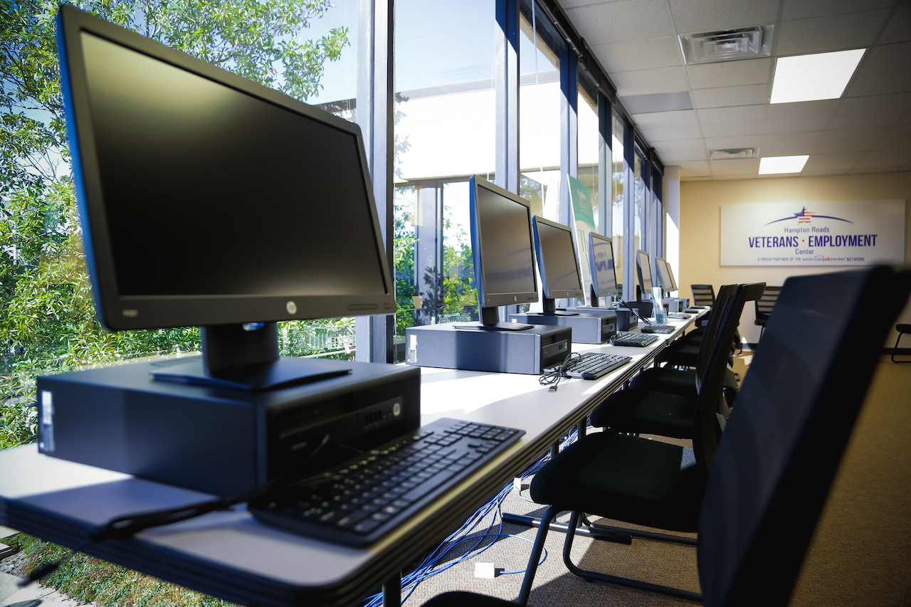 Hampton Roads Veterans Employment Center computers