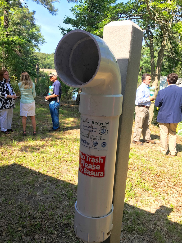 Ferry Point Park, fishing line receptacle