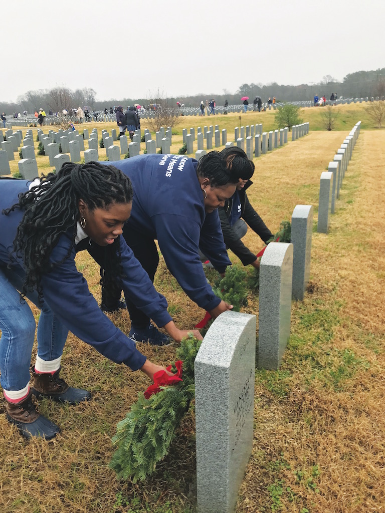 USAA placing wreaths